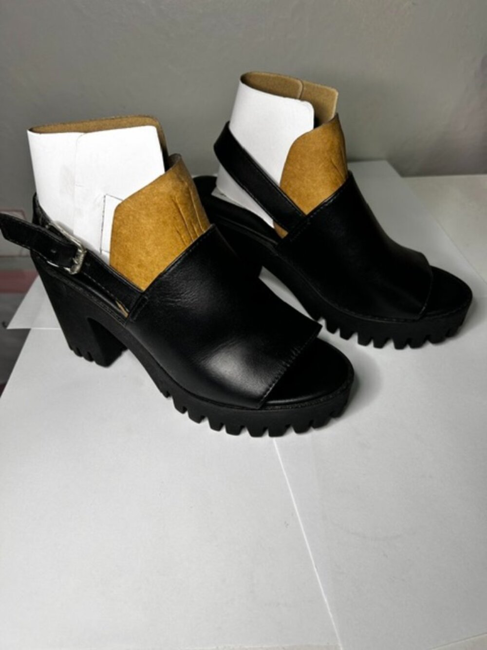 Steve Madden Sunnyside Chunky Heel Leather Sandals Black Size 6 New in Box!